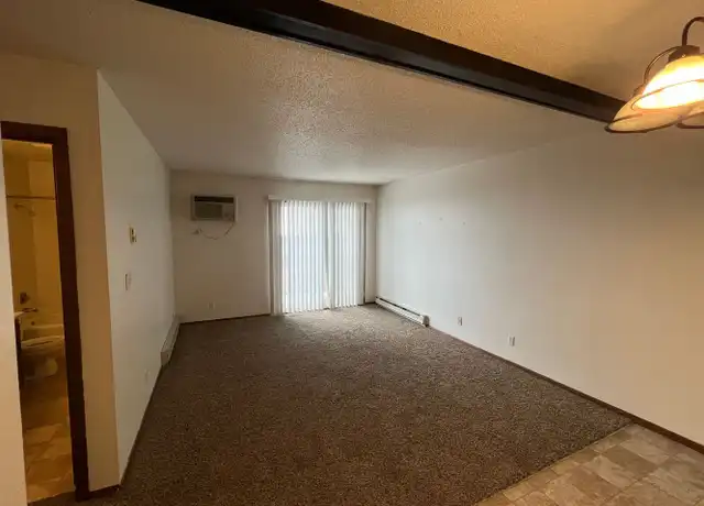 Property at 1502 E Gateway Cir S Unit 302, Fargo, ND, 58103, 2 beds, 1 bath, [object Object]