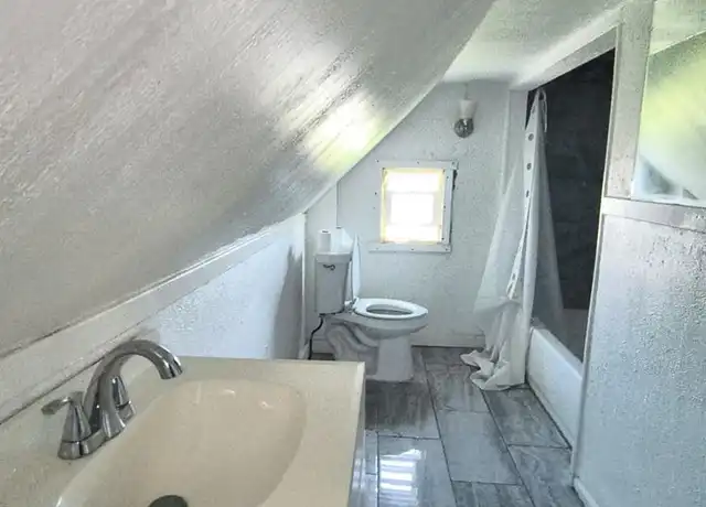 Property at 415 Everett St, Toledo, OH, 43608, 3 beds, 1 bath, [object Object]