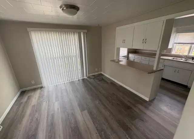 Property at 920 W 2nd St Unit 1, Cedar Falls, IA, 50613, 4 beds, 1 bath, [object Object]