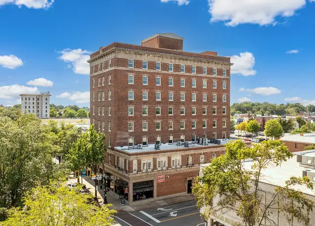 Photo of 181 N Main St, Suffolk, VA 23434
