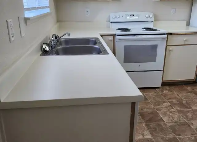 Property at 6422 NE Fourth Plain Blvd, Vancouver, WA, 98661, 2 beds, 1 bath, [object Object]