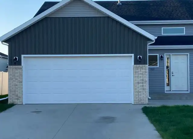Property at 923 29th Ave W, West Fargo, ND, 58078, 3 beds, 2 baths, [object Object]
