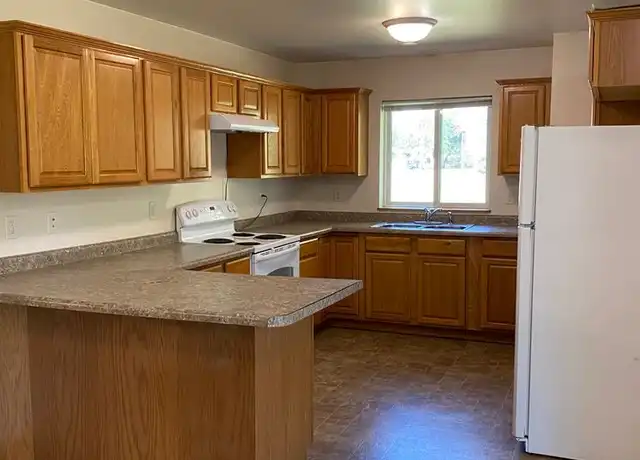 Property at 520 9th St SE Unit 2, Watertown, SD, 57201, 3 beds, 1 bath, [object Object]