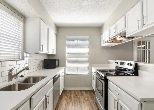 Photo of 1001 Center Rd, Venice, FL 34292