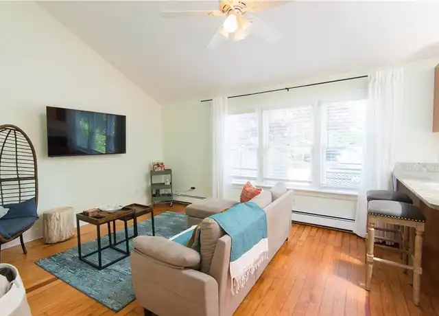 Property at 393 Aquidneck Ave, Middletown, RI, 02842, 2 beds, 1 bath, [object Object]