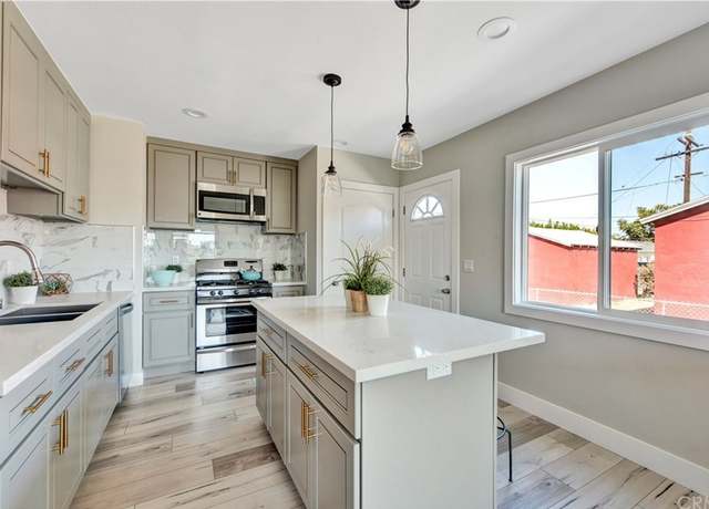 Photo of 907 W Arbutus St, Compton, CA 90220