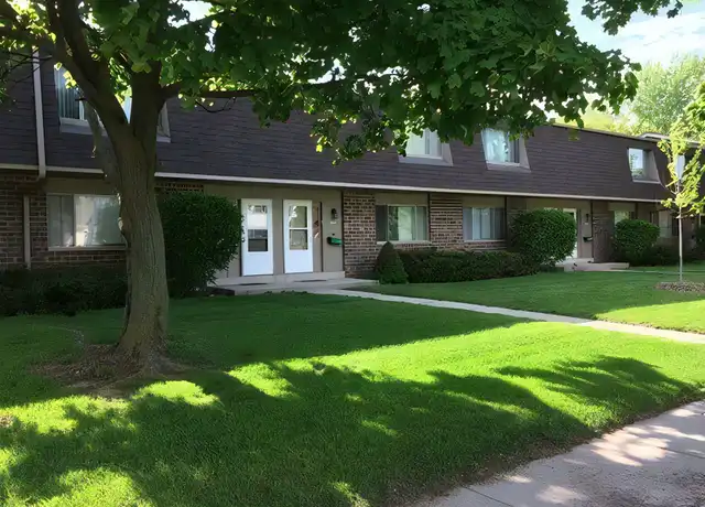 Property at 102 Falls Rd Unit 102, Grafton, WI, 53024, 3 beds, 2.5 baths, [object Object]