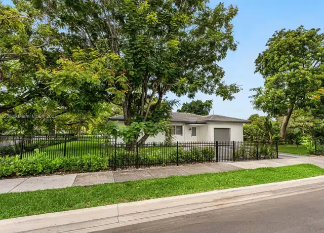 Property at 810 NW 7th St, Miami, FL, 33136, 3 beds, 2 baths, [object Object]