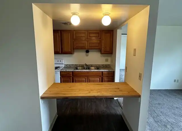 Property at 320 Whitestown Vlg Unit 10, Butler, PA, 16001, 1 bed, 1 bath, [object Object]