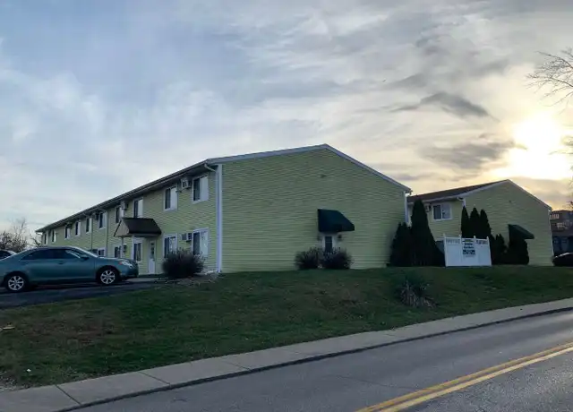 Property at 327 W 1st St Apt 12, Bloomington, IN, 47403, 1 bed, 1 bath, [object Object]