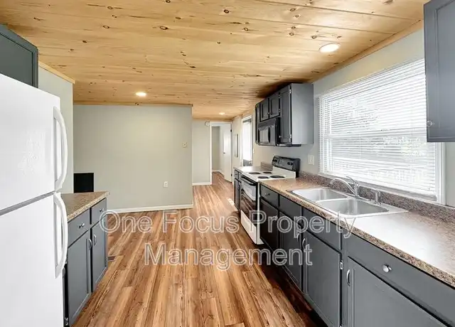Property at 220 Peach St, Lock Haven, PA, 17745, 4 beds, 1 bath, [object Object]