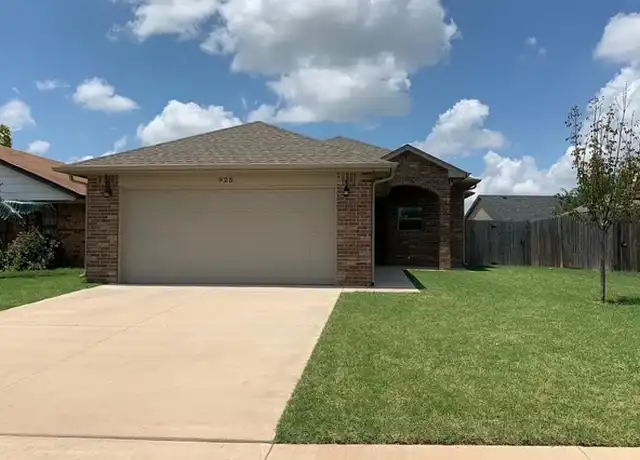 Property at 925 Heather Ln, Moore, OK, 73160, 3 beds, 2 baths, [object Object]