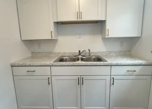 Property at 1649 Anita Pl Unit 3, Cincinnati, OH, 45237, 2 beds, 1 bath, [object Object]