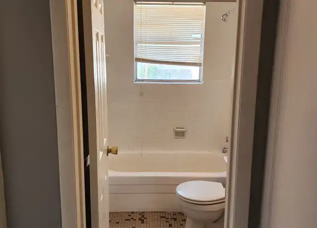 Property at 3823 Roseland Ave Unit 1807 B, Dallas, TX, 75204, 2 beds, 1 bath, [object Object]