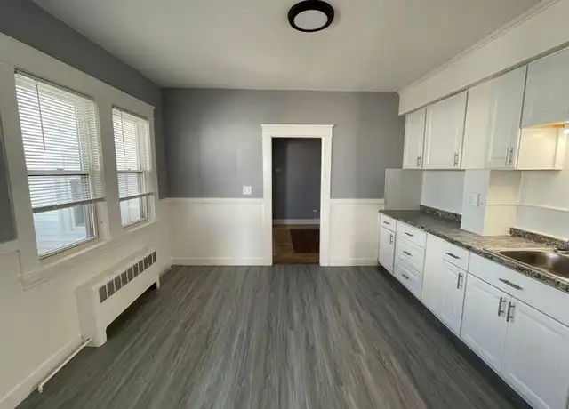 Property at 559 Silver St Unit 3, Manchester, NH, 03103, 3 beds, 1 bath, [object Object]