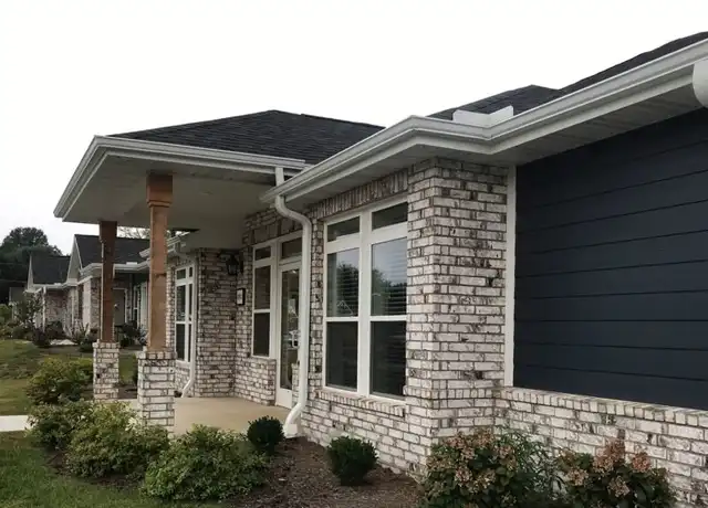 Property at 700 S Oakland Ave Unit 102, Bolivar, MO, 65613, 2 beds, 1 bath, [object Object]