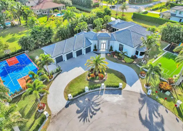 Property at 11400 NW 7th St, Plantation, FL, 33325, 9 beds, 5 baths, [object Object]