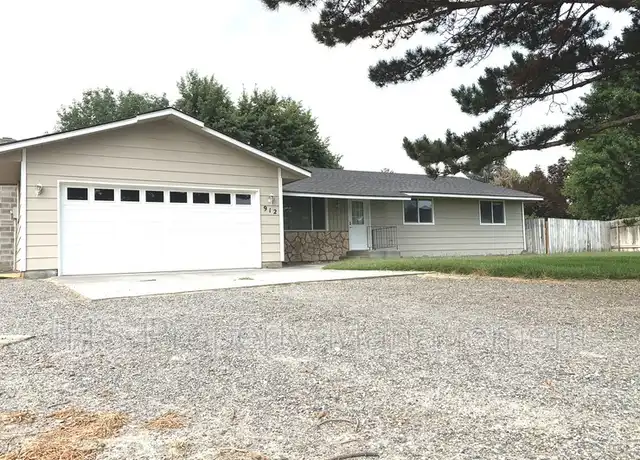 Property at 912 E Eastlake Dr, Kennewick, WA, 99337, 3 beds, 2 baths, [object Object]