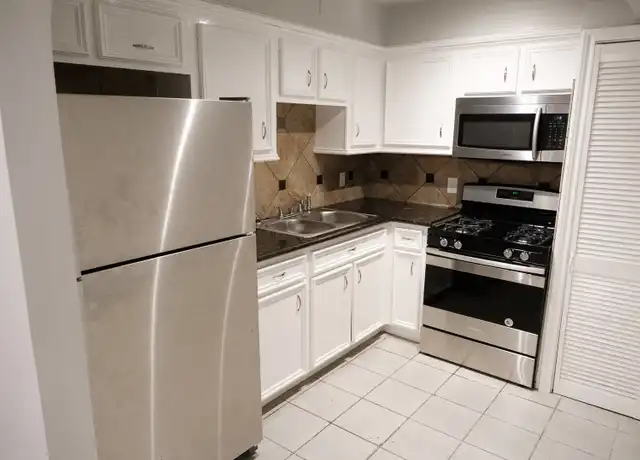 Property at 2801 Carrolton St, Houston, TX, 77023, 1 bed, 1 bath, [object Object]