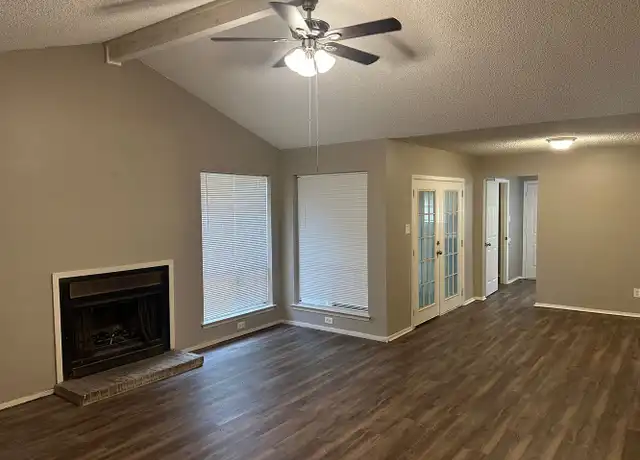 Property at 810 Faircreek Ln Unit b, Longview, TX, 75604, 3 beds, 2 baths, [object Object]