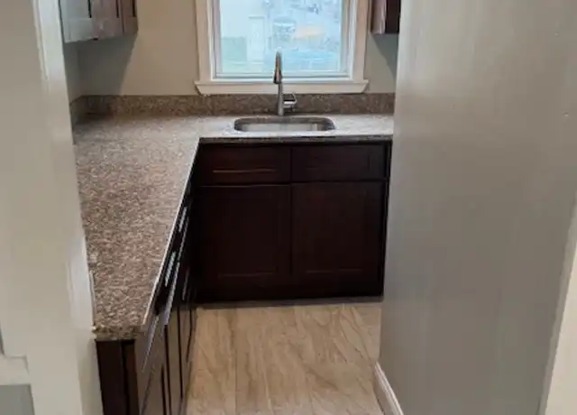 Property at 249 Jewett St Unit 2, Providence, RI, 02908, 2 beds, 1 bath, [object Object]