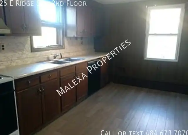 Property at 25 E Ridge St Unit 2nd Floor, Lansford, PA, 18232, 3 beds, 1 bath, [object Object]