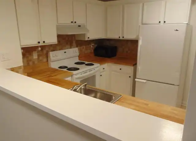 Property at 924 Chestnut Hill Dr Unit A, Auburn Hills, MI, 48326, 2 beds, 1 bath, [object Object]
