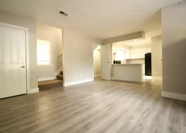 Property at 308 Stanaford Pl Unit 310 Stanaford, Columbus, OH, 43207, 3 beds, 1.5 baths, [object Object]