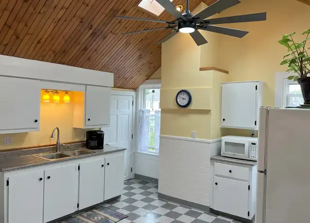 Property at 13 Newport Ave Unit 3, Newport, RI, 02840, 2 beds, 1 bath, [object Object]