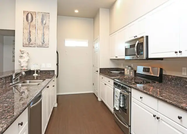 Photo of 2627 Ashlan Ave, Clovis, CA 93611