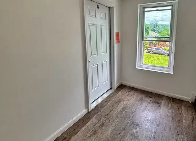 Property at 289 E Fairview St Unit 4, Allentown, PA, 18109, 2 beds, 1 bath, [object Object]