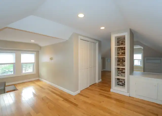 Property at 32 Gilman St Unit 2, Second Floor, Nashua, NH, 03060, 3 beds, 1 bath, [object Object]