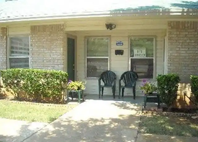 Property at 500 Cross Crk, Dilley, TX, 78017, 1 bed, 1 bath, [object Object]