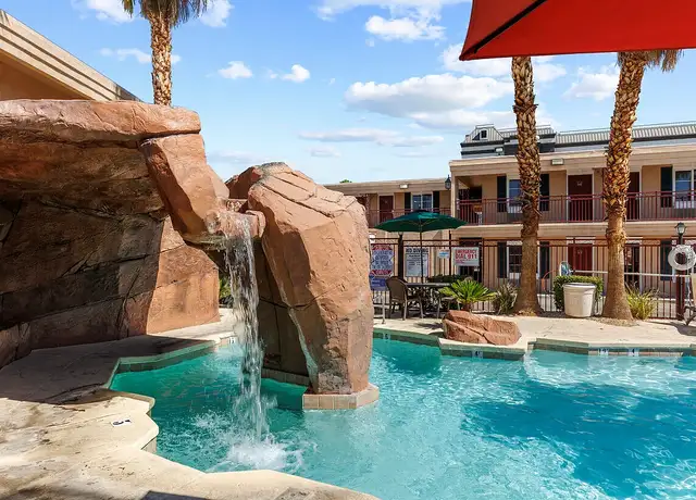 Photo of 4350 Paradise Rd, Las Vegas, NV 89169