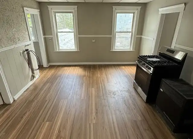 Property at 15 1/2 Mendon St Unit 2, Worcester, MA, 01604, 4 beds, 1 bath, [object Object]