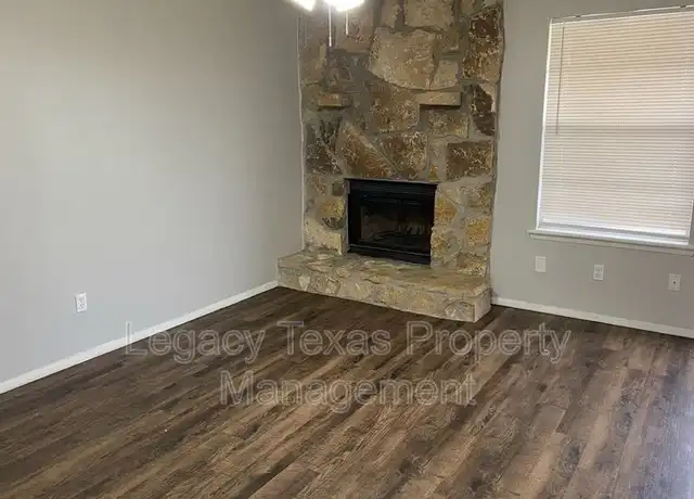 Property at 1407 Courtney Pl, Cleburne, TX, 76033, 2 beds, 1.5 baths, [object Object]