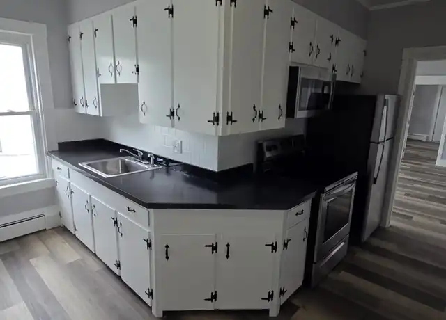 Property at 10 Pleasant Pl Unit 5, Leominster, MA, 01453, 1 bed, 1 bath, [object Object]