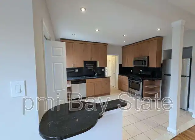 Property at 650 Metropolitan Ave #5, Hyde Park, MA, 02136, 2 beds, 1 bath, [object Object]