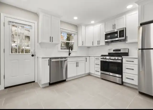Property at 269 Fisher Ave Unit B, White Plains, NY, 10606, 3 beds, 2 baths, [object Object]