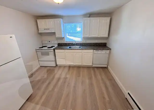 Property at 98 Edward St Unit FRONT, Medford, MA, 02155, 4 beds, 2 baths, [object Object]