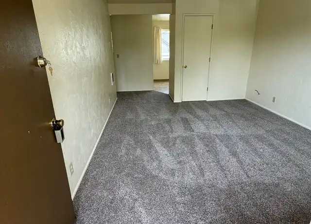 Property at 325 W 14th Ave Unit 4, Eugene, OR, 97401, 1 bed, 1 bath, [object Object]