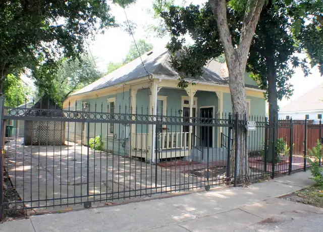 Property at 1611 Chapman St, Houston, TX, 77009, 5 beds, 2 baths, Contact for Price