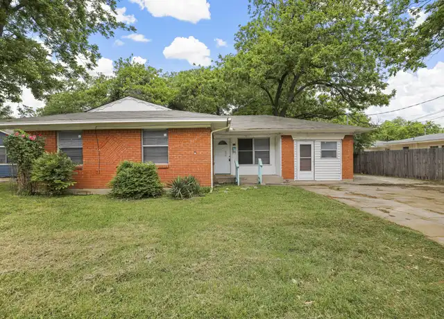 Property at 711 N Carroll Blvd, Denton, TX, 76201, 3 beds, 2 baths, [object Object]