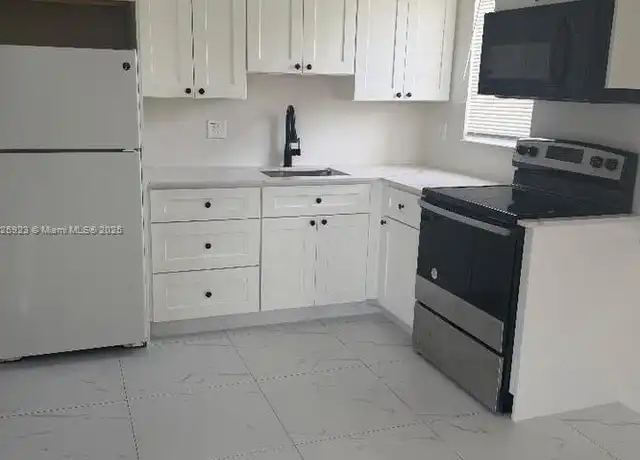 Property at 722 NE 8th St Unit 6, Hallandale Beach, FL, 33009, 1 bed, 1 bath, [object Object]