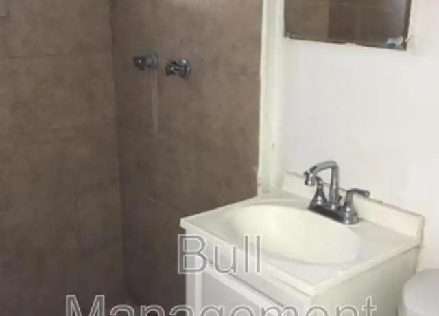 Property at 746 S Lee Ave, Orlando, FL, 32805, 2 beds, 1 bath, [object Object]