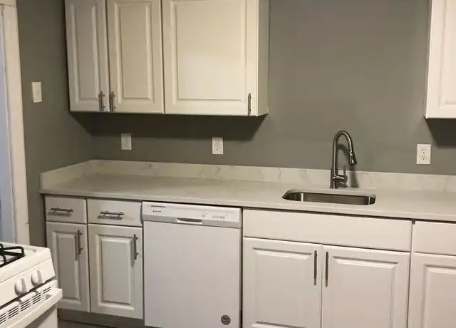 Property at 135 Lafayette Sq Unit 2L, Haverhill, MA, 01832, 4 beds, 1 bath, [object Object]