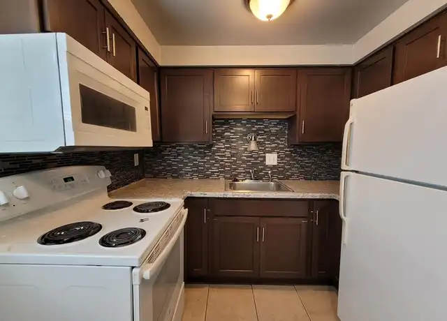 Property at 1405 S Taylor St Unit 2, Green Bay, WI, 54304, 2 beds, 1 bath, [object Object]