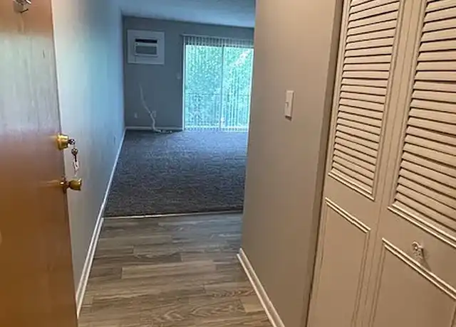 Property at Executive Arms Apartments - 4811 S 3rd St, Louisville, KY, 40214, 1 bed, 1 bath, [object Object]