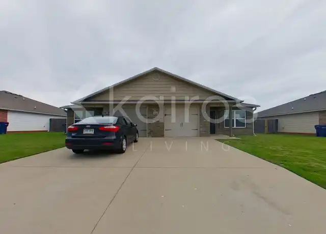 Property at 5006 Thomas St Unit B, Siloam Springs, AR, 72761, 3 beds, 2 baths, [object Object]