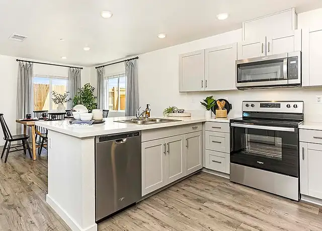 Photo of 2000 Rydal Cir, Roseville, CA 95747